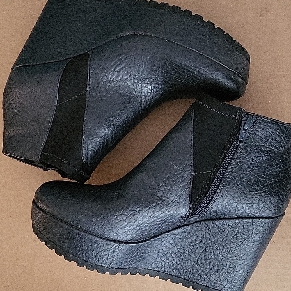 Simply Vera Vera Wang Kline Ink Wedge sz 8